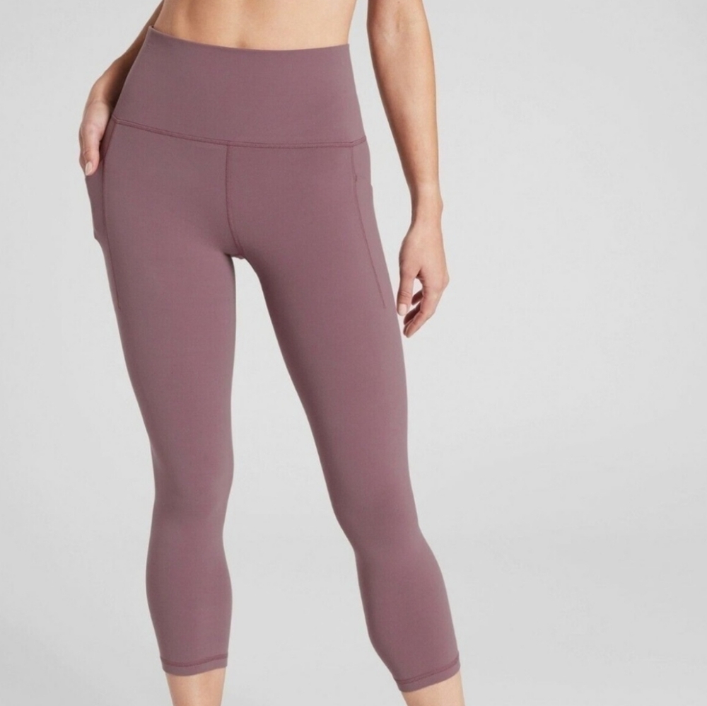 Athleta Salutation Stash Pocket Capri Tight Women's M Pink Sporty Outdoor
